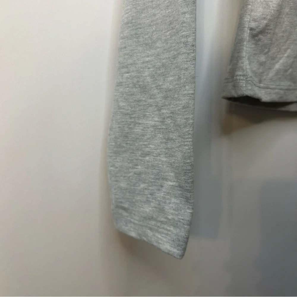Nelly Women’s Gray Keep It Simple Ls Top, Size Medium